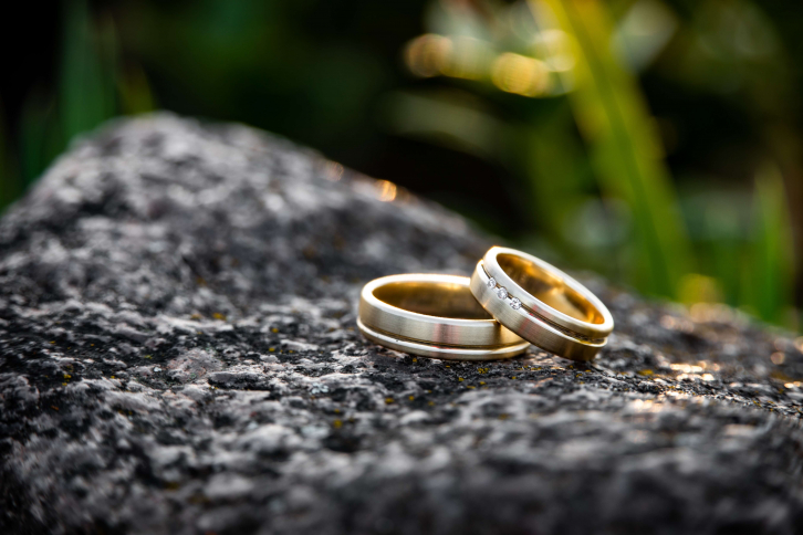 Gold wedding rings