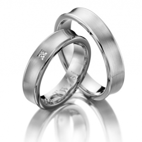 Platinum Diamond and plain Wedding Ring Set
